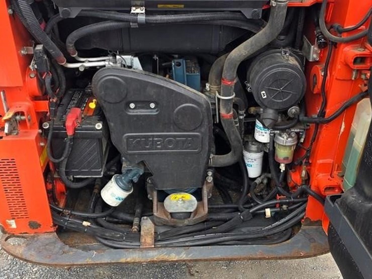 2016-kubota-ssv65-image-37