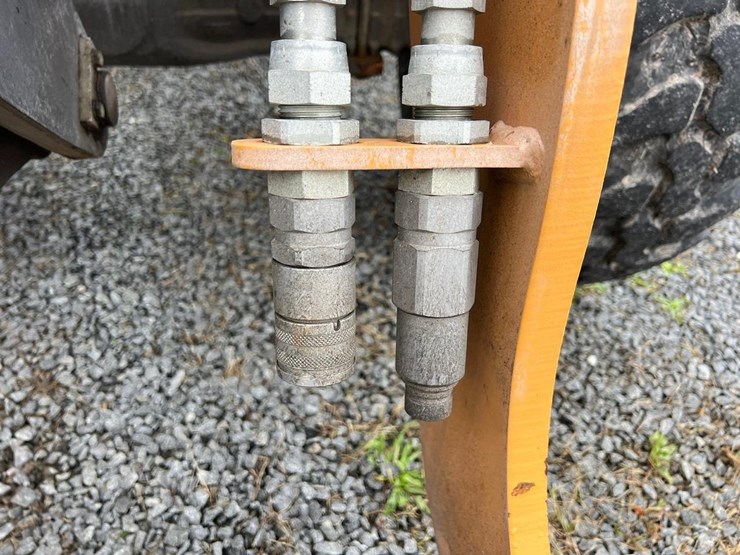 2019-case-221f-wheel-loader-image-12