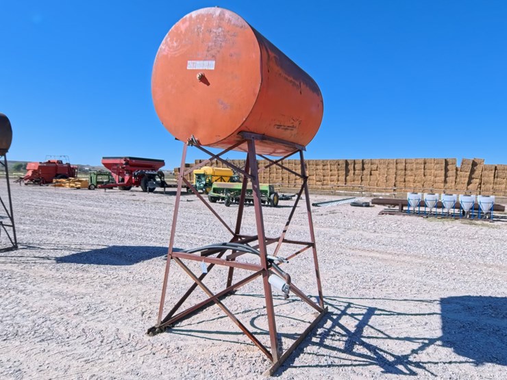 #2101-•-approx-500-gallon-fuel-tank-on-stand-image-2