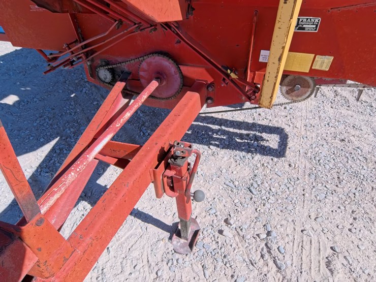 #1029-•-new-holland-1033-small-square-bale-stacker-image-11
