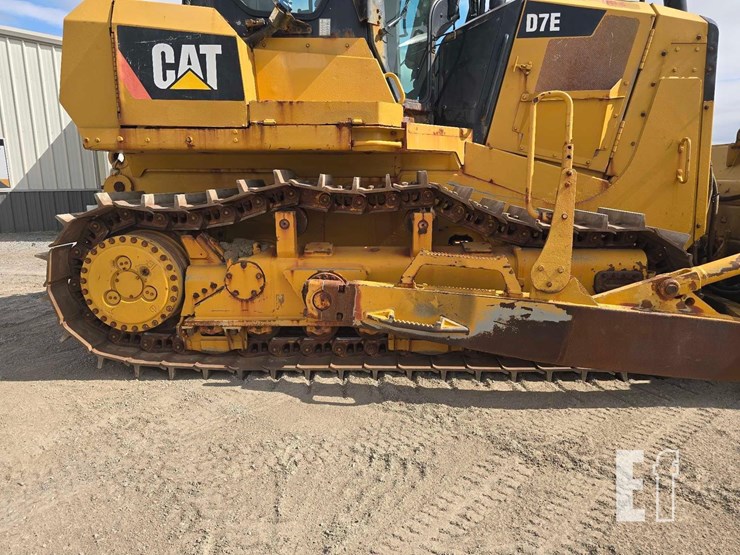 2017-caterpillar-d7e-image-32