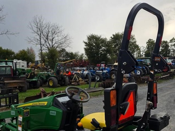 2014-john-deere-1025r-image-17