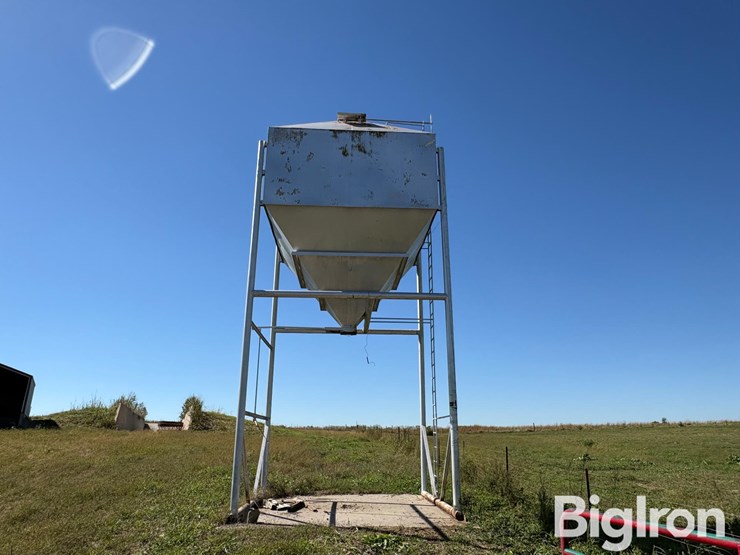 overhead-feed-bin-image-9