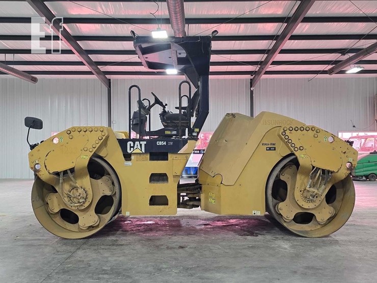 2009-caterpillar-cb54-image-5