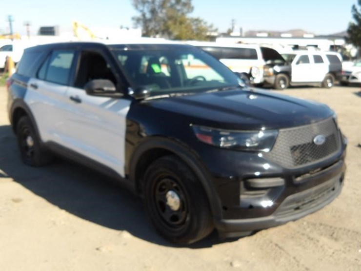 2020-ford-explorer-image-2