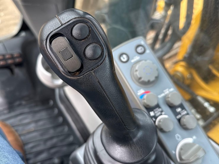 2019-deere-160g-lc-image-39