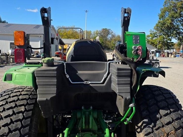 john-deere-4052m-image-15