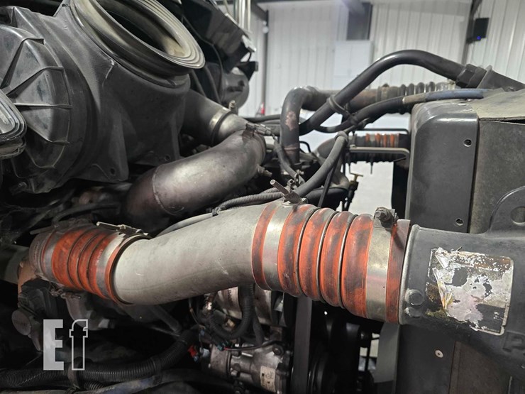 2010-kenworth-t300-image-24