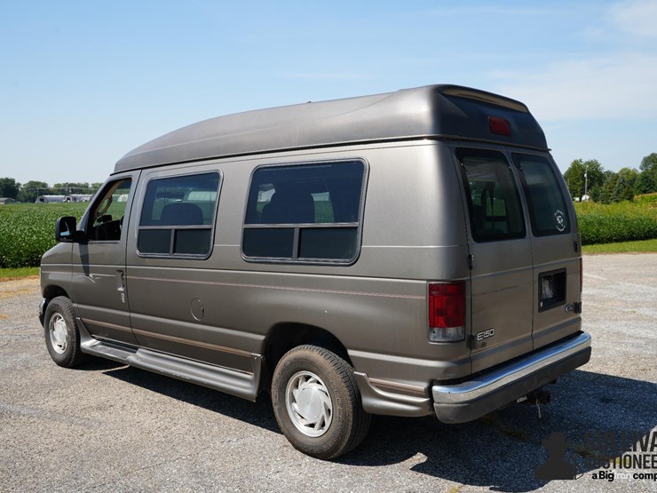 run-#23---2003-ford-e150-conversion-van-image-7