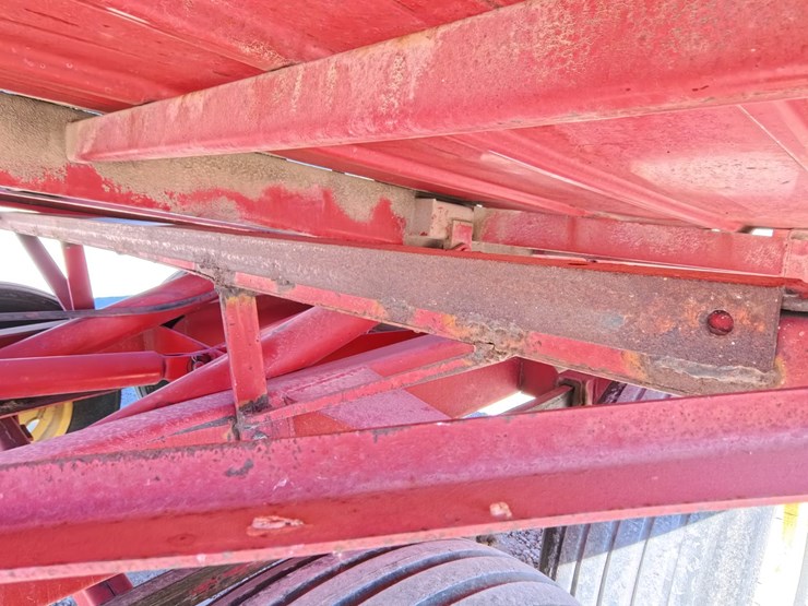 #1029-•-new-holland-1033-small-square-bale-stacker-image-20