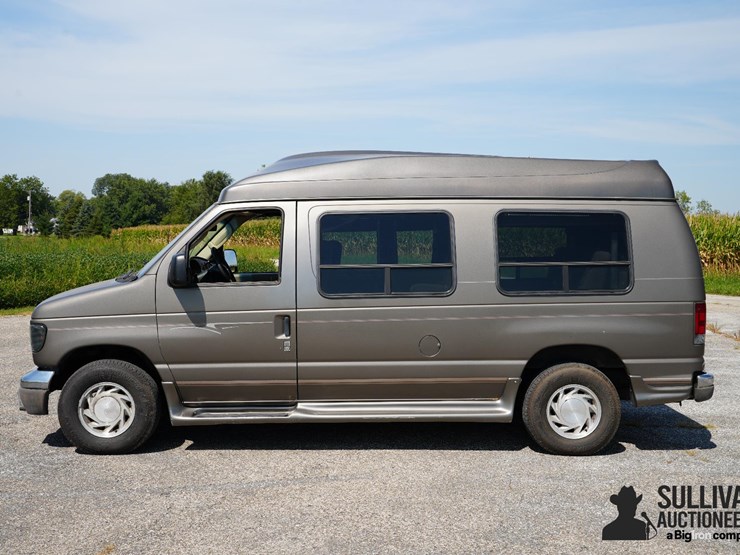 run-#23---2003-ford-e150-conversion-van-image-8