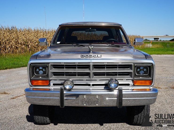 1989-dodge-ram-charger-4x4-image-2