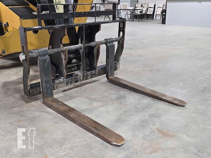 2018-caterpillar-tl943d-image-10