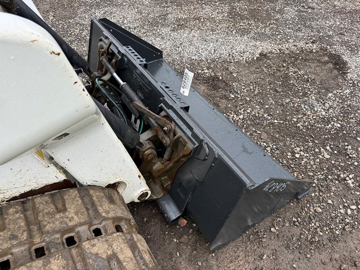 bobcat-68"-standard-duty-skid-steer-bucket-image-6