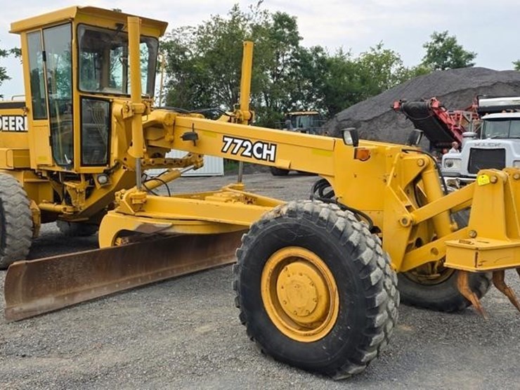 1999-deere-772ch-image-2