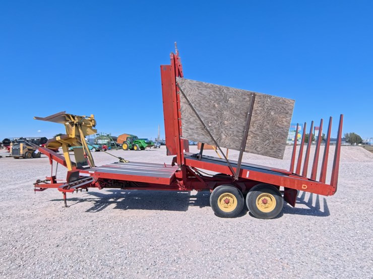 #1029-•-new-holland-1033-small-square-bale-stacker-image-40