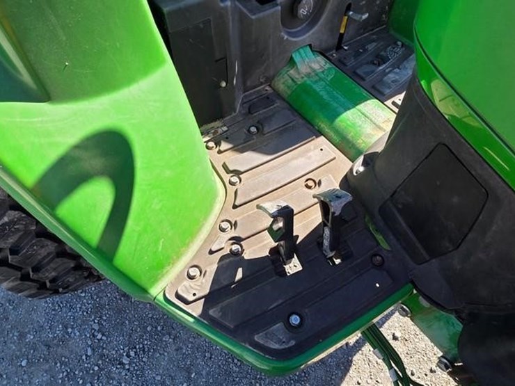 john-deere-4052m-image-31