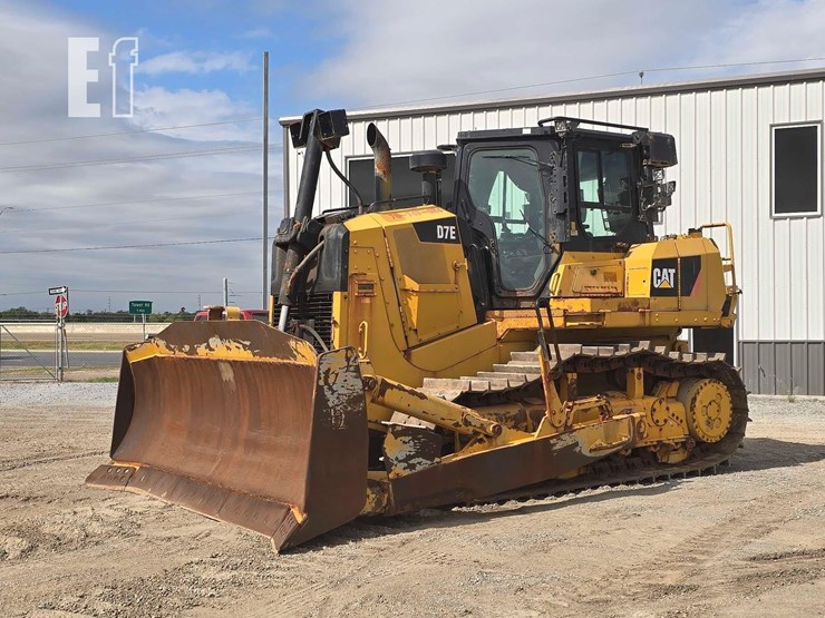 2017-caterpillar-d7e-image-1