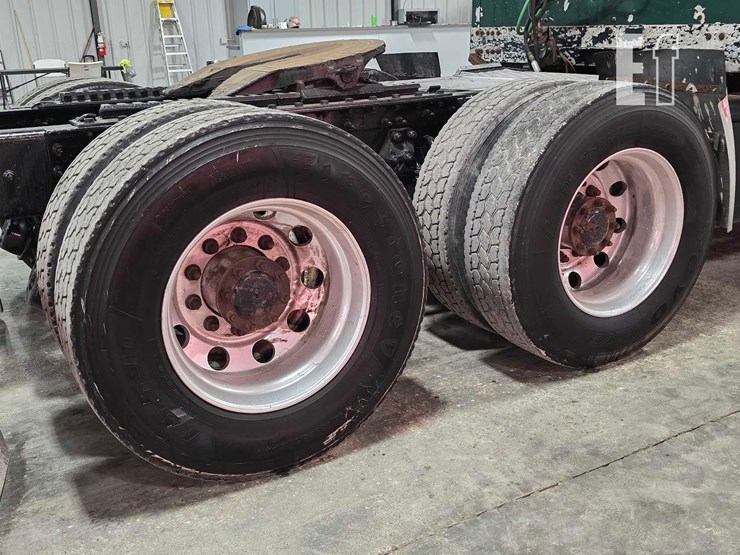2017-kenworth-t680-image-21