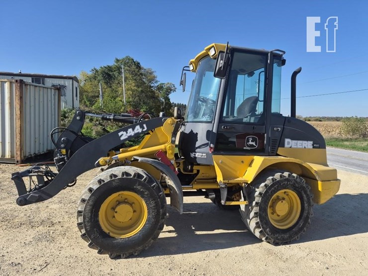 2012-deere-244j-image-11