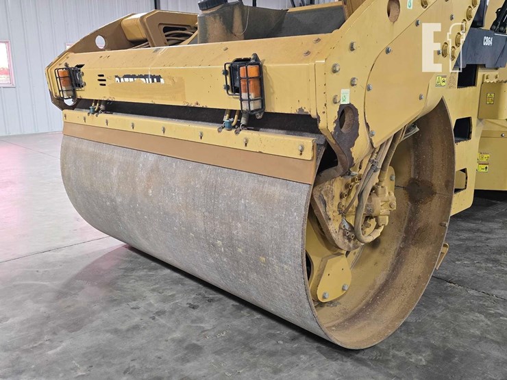 2009-caterpillar-cb64-image-9