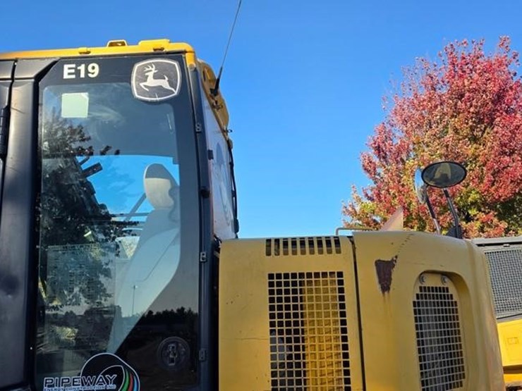2015-deere-135g-image-32