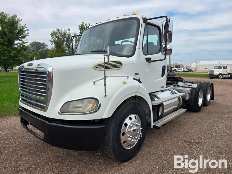 2012-freightliner-m2-112-t/a-truck-tractor-image-1