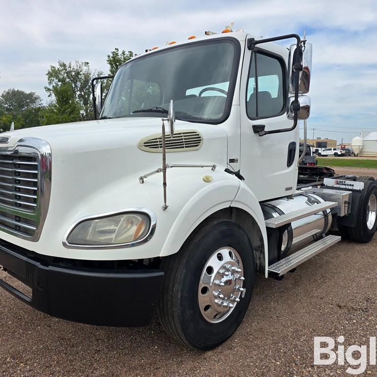2012 Freightliner M2-112 T/A Truck Tractor