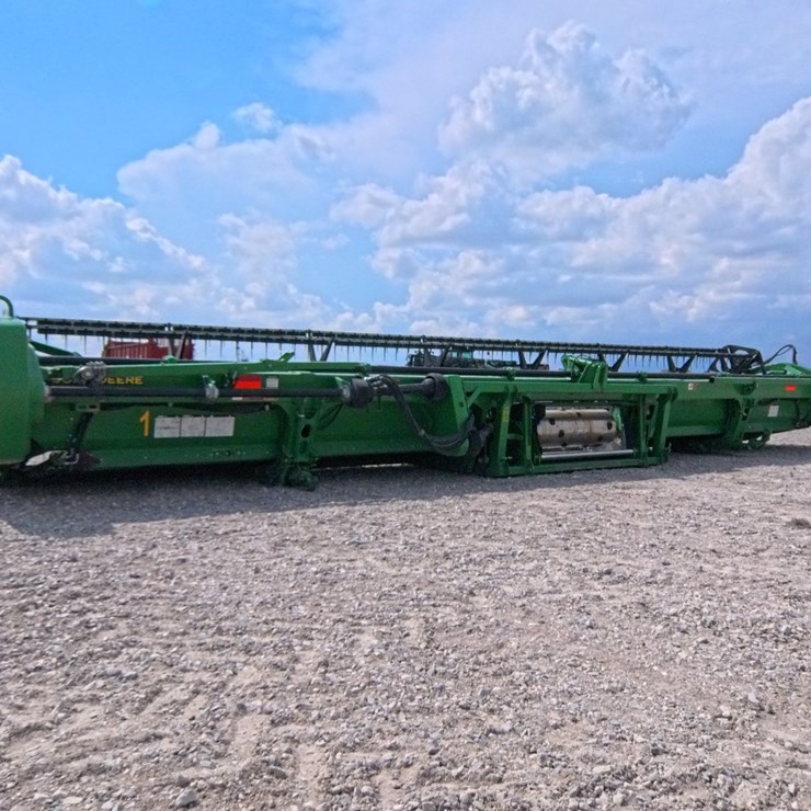 #1032 • JOHN DEERE 635 Draper Platform