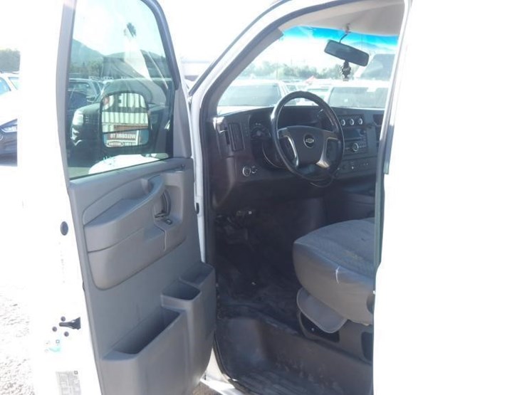 2015-utility-van-image-13