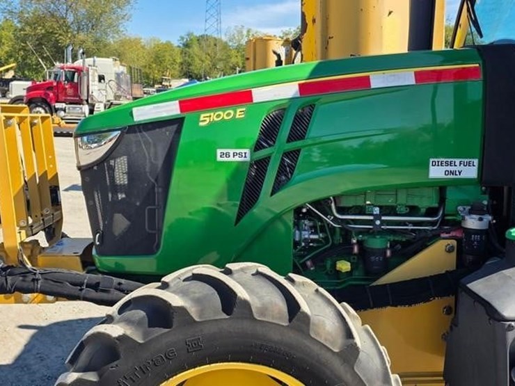 2019-john-deere-5100e-image-39