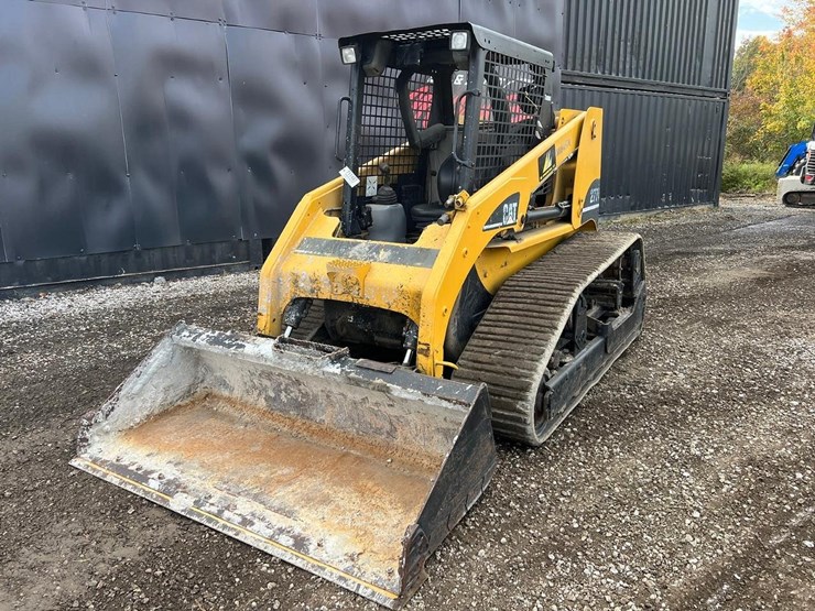 2006-caterpillar-277b-skid-steer-loader-image-2