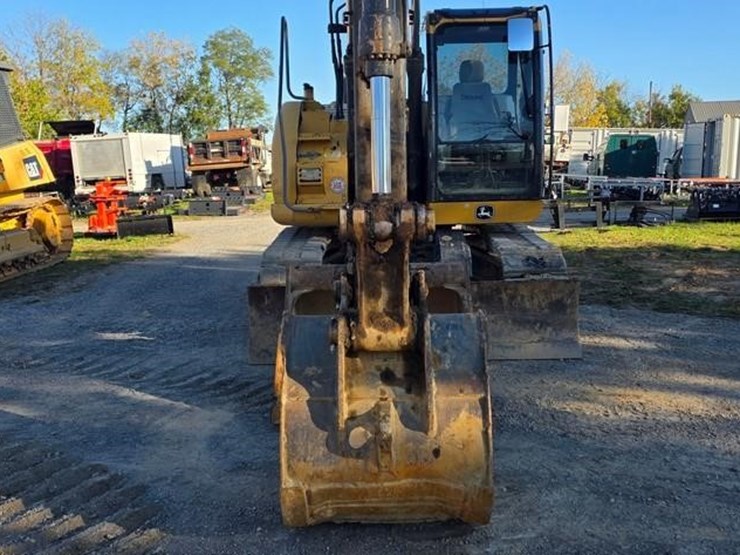 2015-deere-135g-image-57