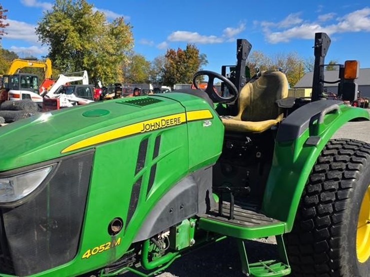 john-deere-4052m-image-24