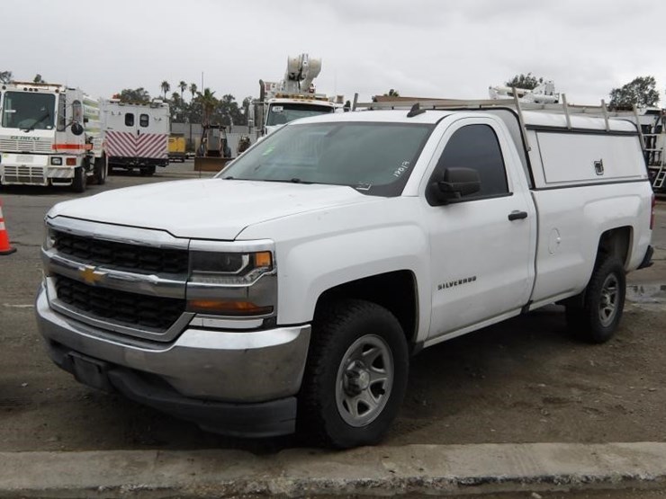 2018-chevrolet-silverado-1500-image-1