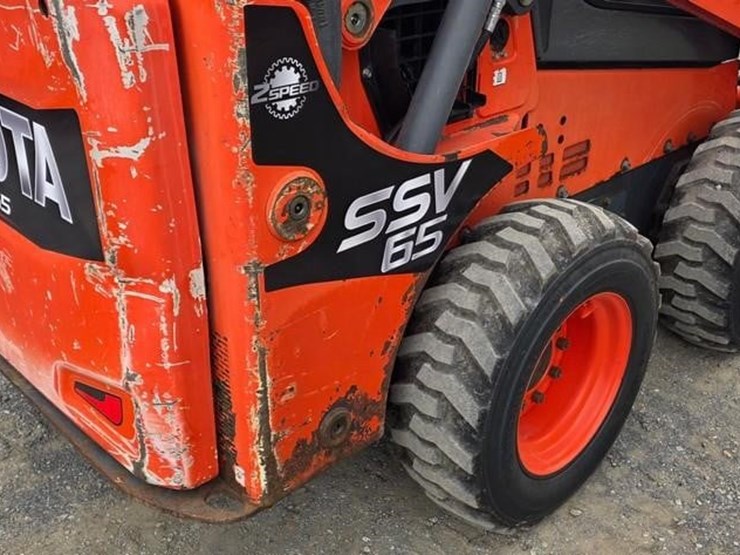 2016-kubota-ssv65-image-21