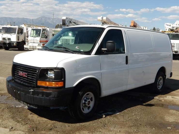 2016-utility-van-image-1