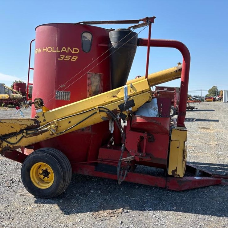 NEW HOLLAND 358