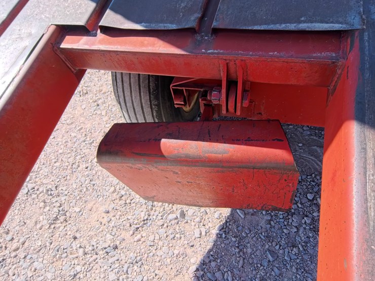 #1029-•-new-holland-1033-small-square-bale-stacker-image-24