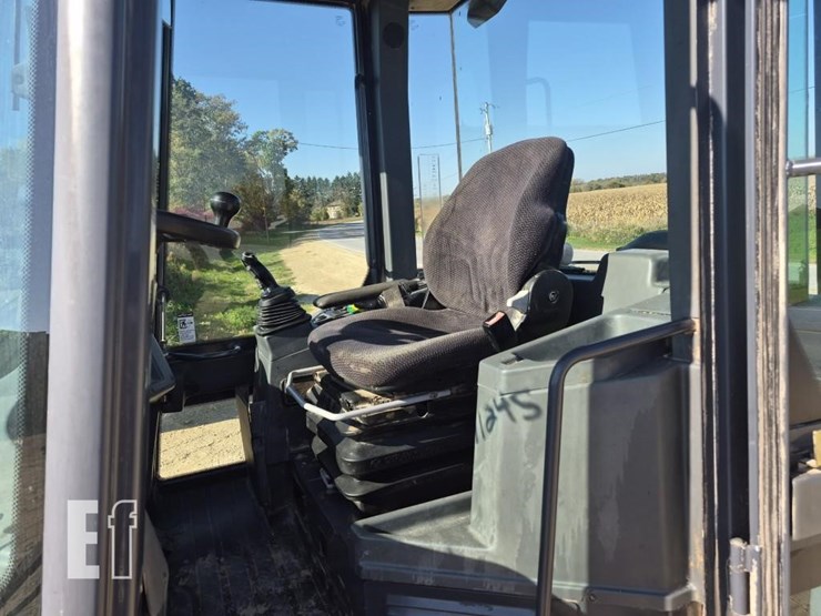 2012-deere-244j-image-15