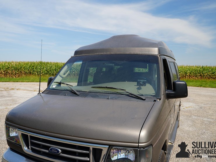 run-#23---2003-ford-e150-conversion-van-image-11