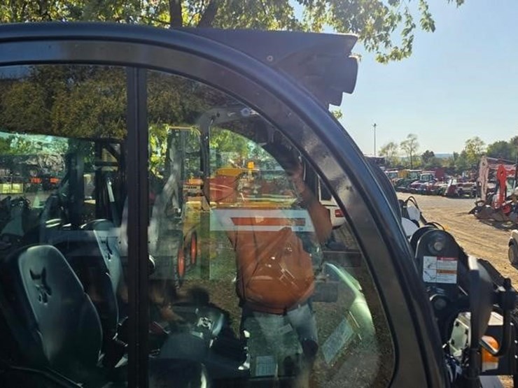 2010-bobcat-toolcat-5600-image-12