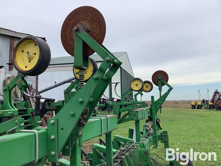 john-deere-875-8r38-rear-mount-cultivator-image-19