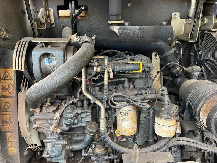 2019-case-221f-wheel-loader-image-15
