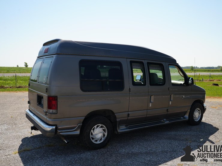 run-#23---2003-ford-e150-conversion-van-image-5