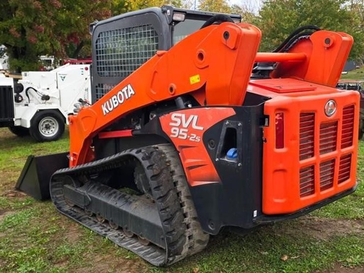 2017-kubota-svl95-2s-image-4