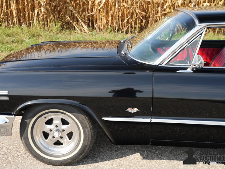 run-#64---1963-chevrolet-impala-ss-image-16