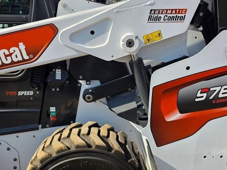 2020-bobcat-s76-image-24