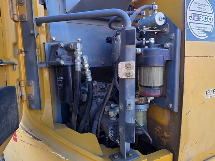 2015-deere-135g-image-65