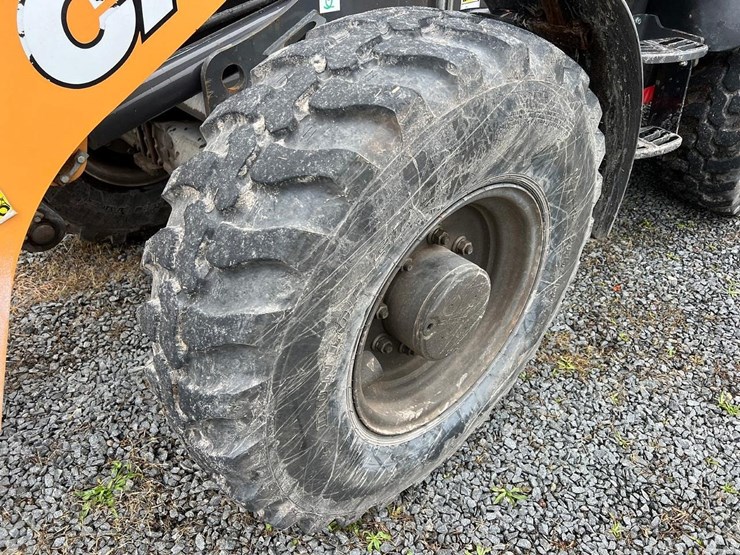 2019-case-221f-wheel-loader-image-13